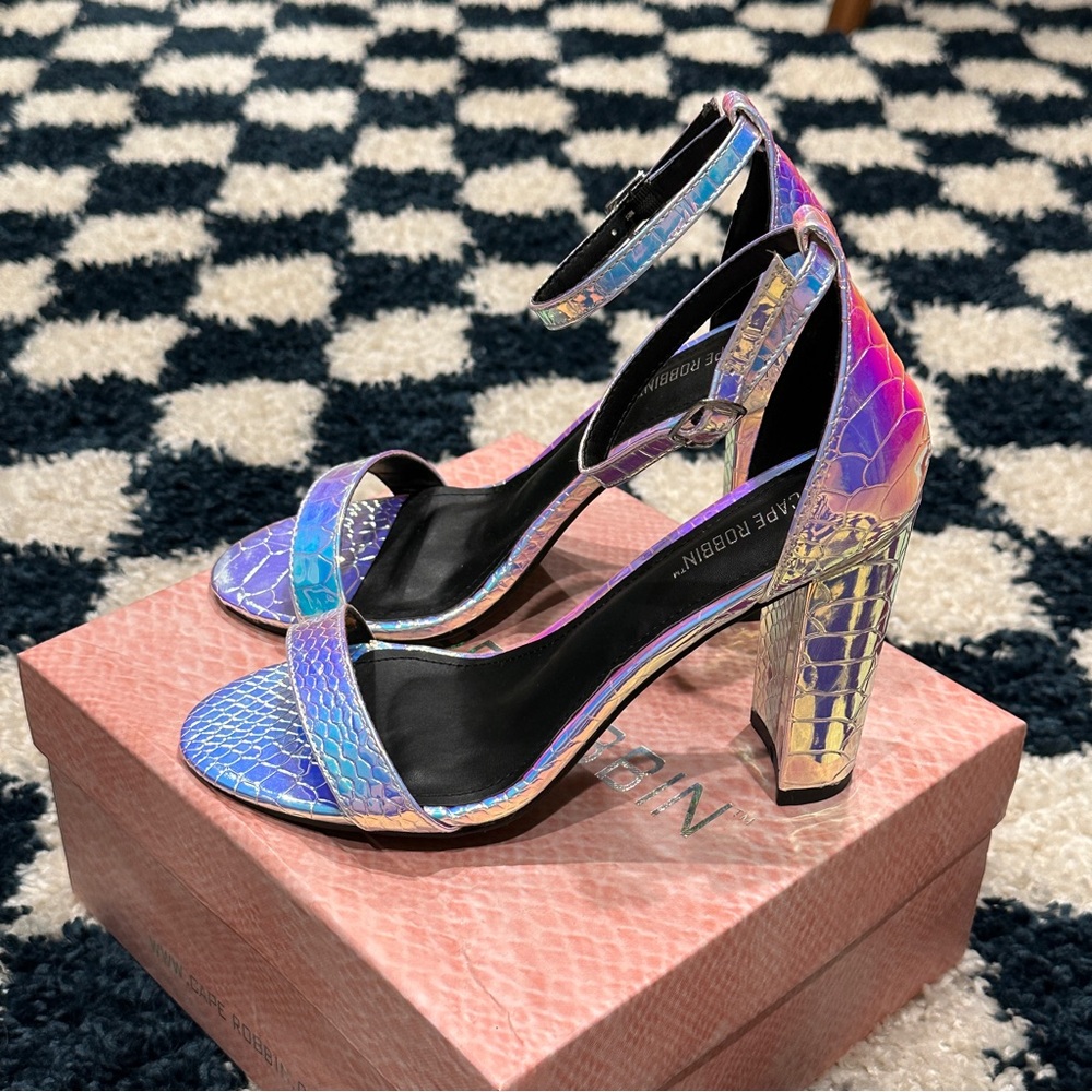 Never Worn New In Box Cape Robbin Evie Holographic Open Toe Heels Size 6.5